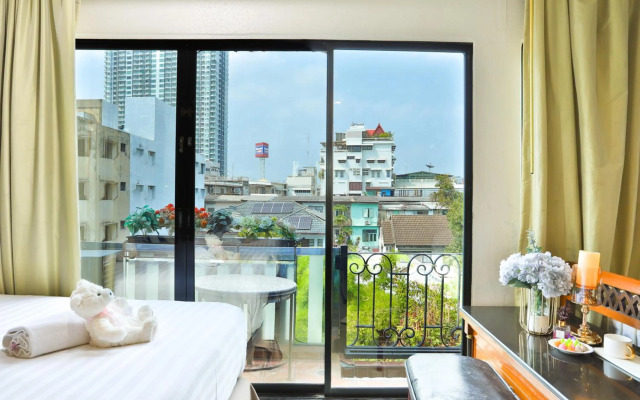 Diamond City Hotel