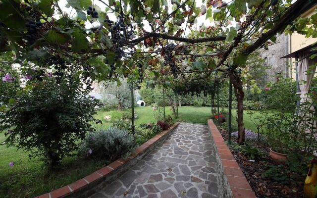 Studio In Popolano, With Wonderful Mountain View, Enclosed Garden And Wifi