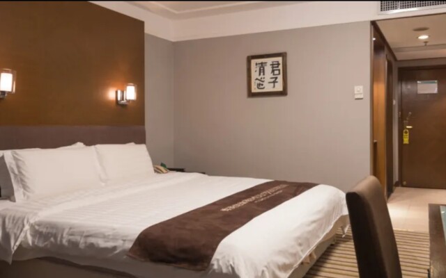 Poly Hotel