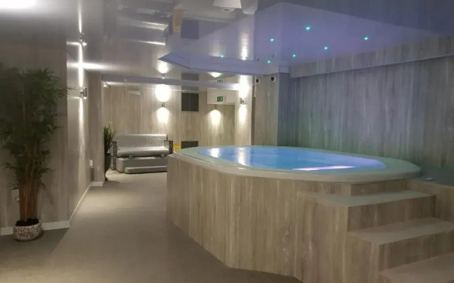 Gwesty'r Marine Hotel & Spa