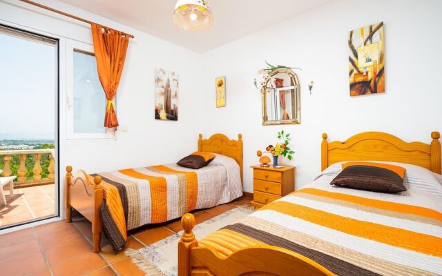 Comfortable 4-bed Villa With Panoramic Views