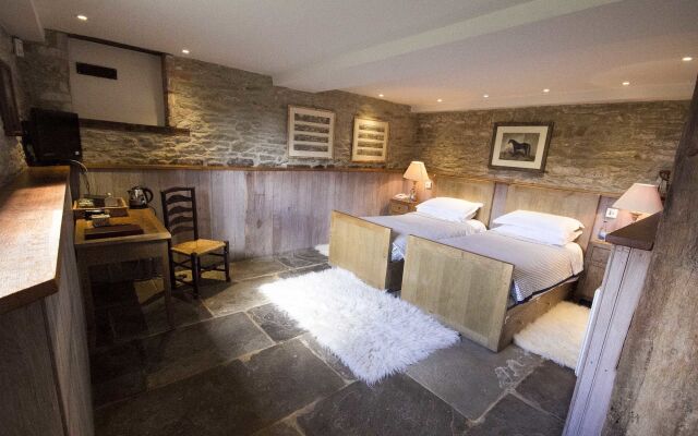 Old Downton Lodge