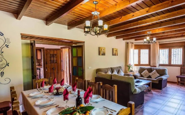 Villa Javier Sayalonga by Ruralidays