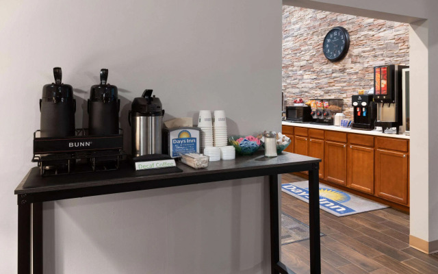 Days Inn by Wyndham Hutchinson