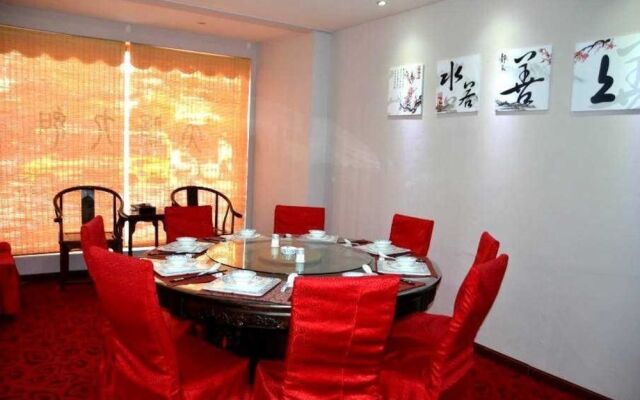 Wudangshan Tianbao Jiuru Hotel