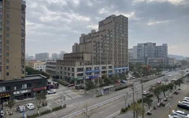 pinhu  Yijia Hotel