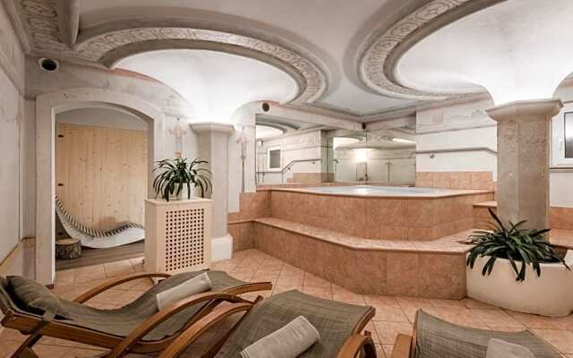 Laguscei Dolomites Mountain Hotel