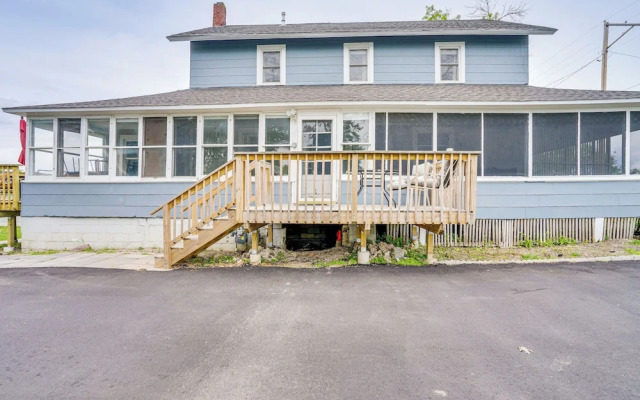 Snowmobile Trail On-site: Lakefront Mound Apt!