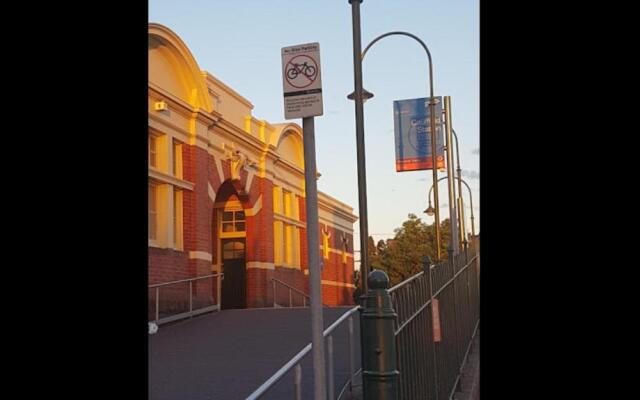 Melbourne short stay - Caulfield station, Monash Uni