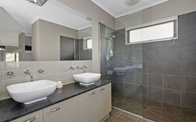 Collins Retreat - 4 Bedroom home with Pool