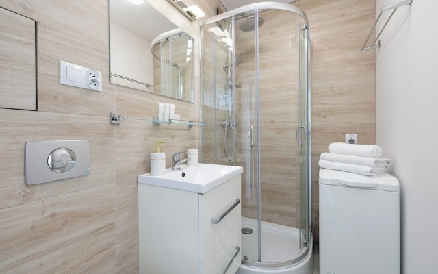 Charming Studio for 2 by Renters