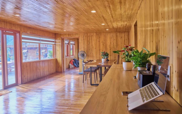 Lan Ha Floating Homestay