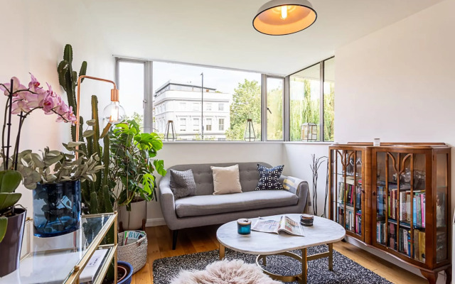 Modern Victoria Park Apartment