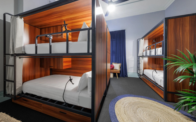 Nomads St Kilda Beach – Guest Rooms – Melbourne