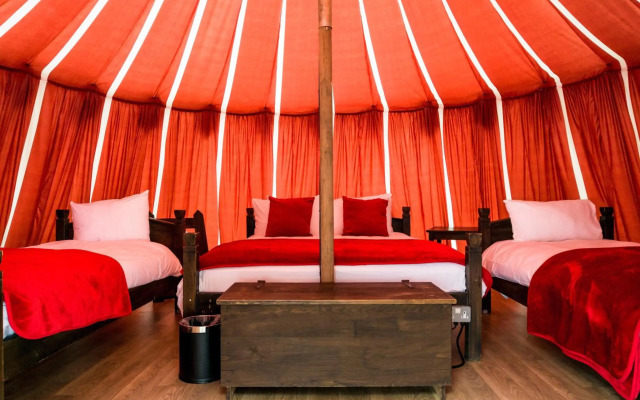 Warwick Castle Hotel and Knight's Village