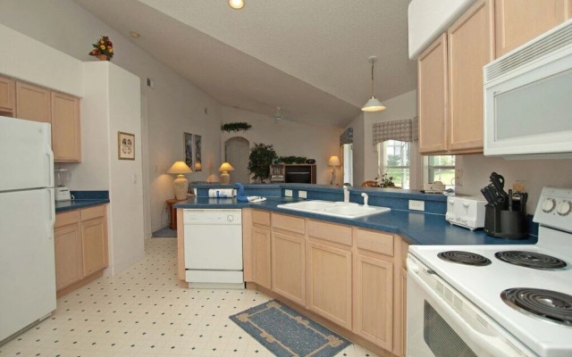 Greater Groves-4 Bedrooms home w/pool-5204GG
