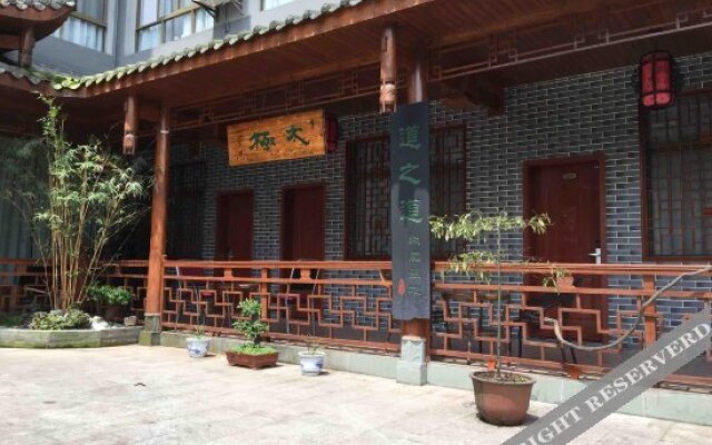 Nongyue Emei Shanju Hostel