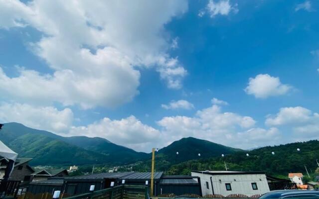 Gapyeong Cheongpyeong Montmartre Pension