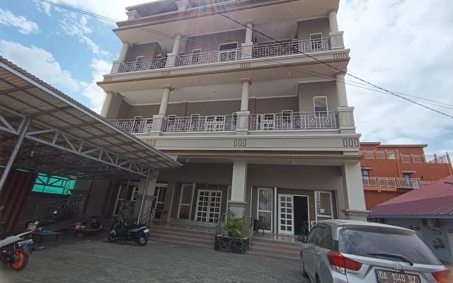 Hotel O Pondok Puti Sartika SyariahNearPasar Jum'at Aluh Aluh — 2-star hotel in Aluhaluh