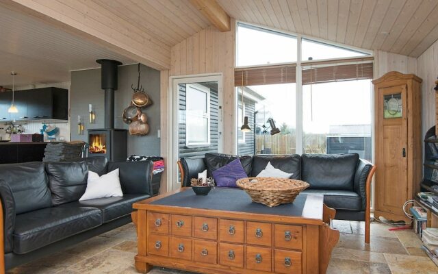 Quaint Holiday Home in Henne near Beach