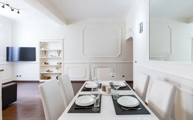 A World Aparts - Frattina Royal