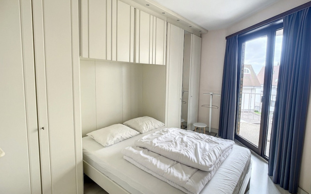 Apartment Near Albert Beach With Terrace
