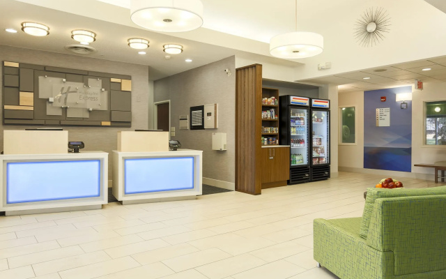 Holiday Inn Express Rochester NE- Irondequoit by IHG
