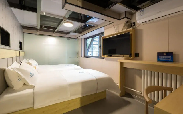 DequanHotel ShifoyingSubwayStationBranch