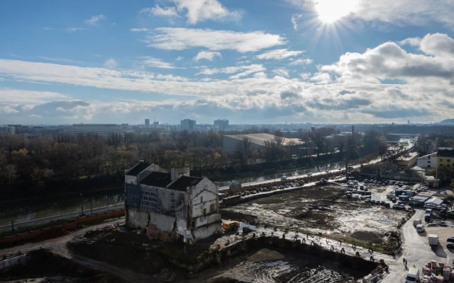 WaterFront City Apartments by UrbanRent