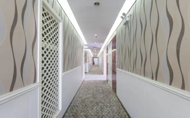 Rose Garden Express hotel