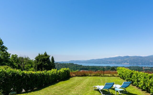 Lake-View Apartment In Cardana Di Besozzo With Private Garden