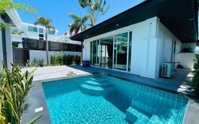Palm Oasis Pool Villa by Pattaya Holiday