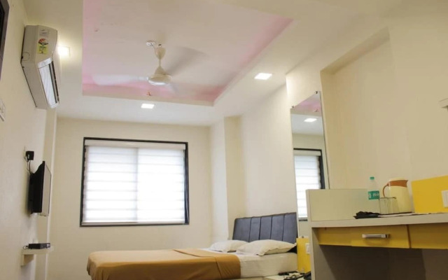 Maa Sharda Hotel