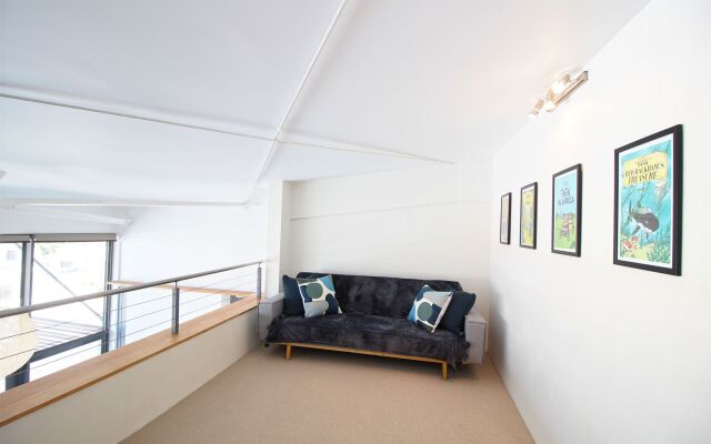 Hillhouse Penthouse 7th Floor