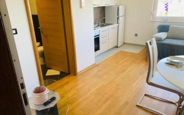 Apartments Nika Sukošan