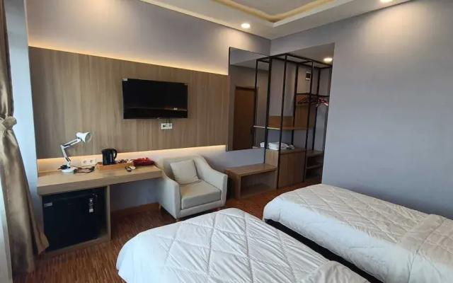 Adia Convention Center Hotel