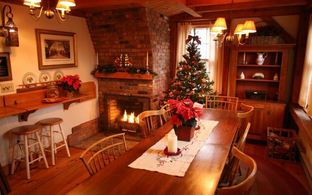 Seven Sea Street Inn