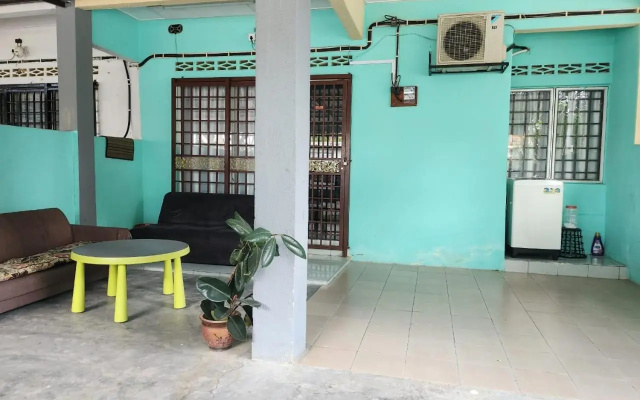 COZY HOME KLIA SEPANG with Aircond and Free Wi-Fi – Exterior – Sepang