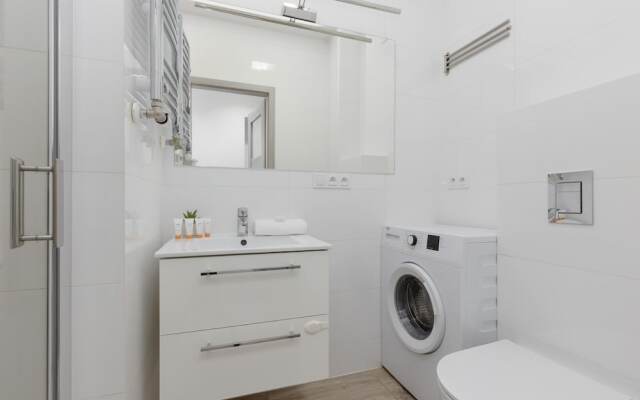 Gagarina Apartment Warsaw by Renters
