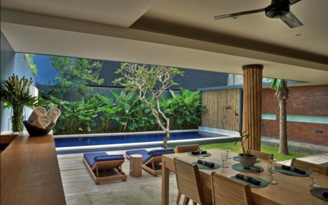 The Grove Villa Bumbak