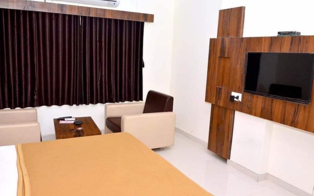 Hotel The New Holiday Inn