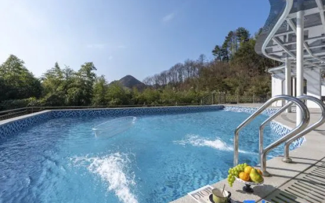 Residing in the Mountain Clouds and Gorges · CLOUD Mountain Wild Resort – Pool – Huzhou