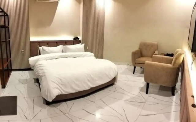 Shelton Boulevard Hotel Lahore