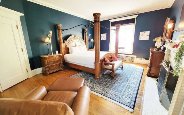 Historic Cotton Mansion Duluth Boutique Hotel