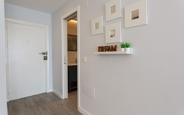 Sea View Apartment 2 Min Walk From the Beach