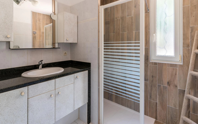 Cosy Holiday Home in Minerve With Garden