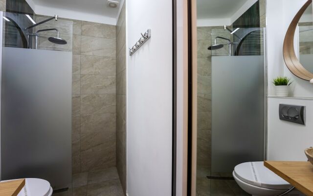 Metropole Apartments Studio City