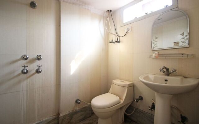 OYO 7147 Hotel Madhur Regency