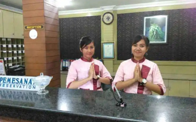 Hotel Srondol Indah