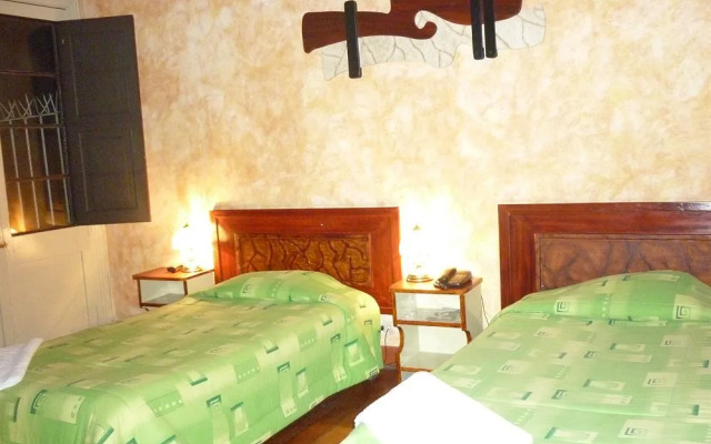 Los Balcones De Moral Y Santa Catalina Hostal